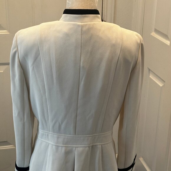 Command Attention with Military Chic: Plaza South Women's Jacket, Size 10 - Picture 6 of 12